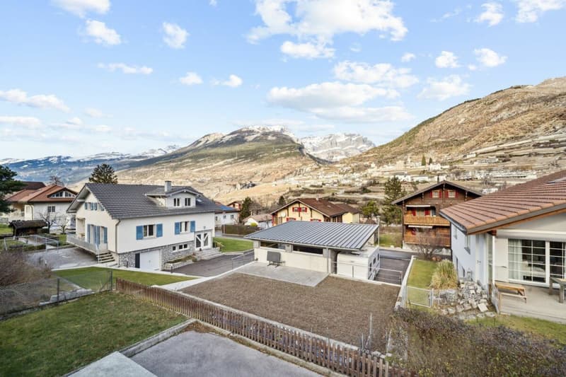 Casa a doppia famiglia con grande potenziale (di ampliamento) in una posizione soleggiata a Leuk (14)