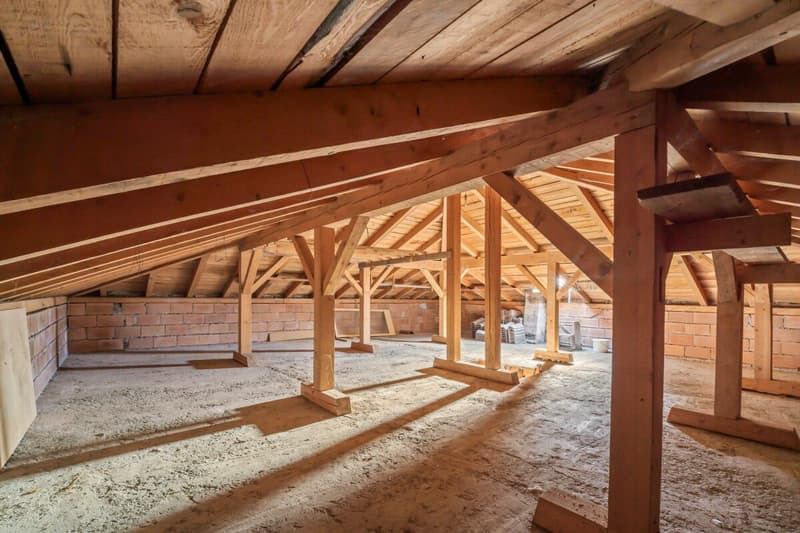 Casa a doppia famiglia con grande potenziale (di ampliamento) in una posizione soleggiata a Leuk (12)
