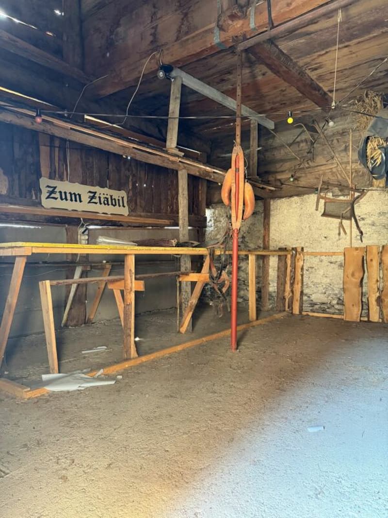 In Guttet-Feschel zu verkaufen Scheune mit Stall - Möglichkeit zum Ausbau vorhanden (5)