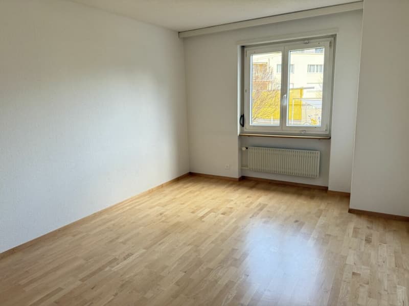 Befristet: Grosszügige 5.5-Zimmer Wohnung mit drei Balkonen und Garage (5)
