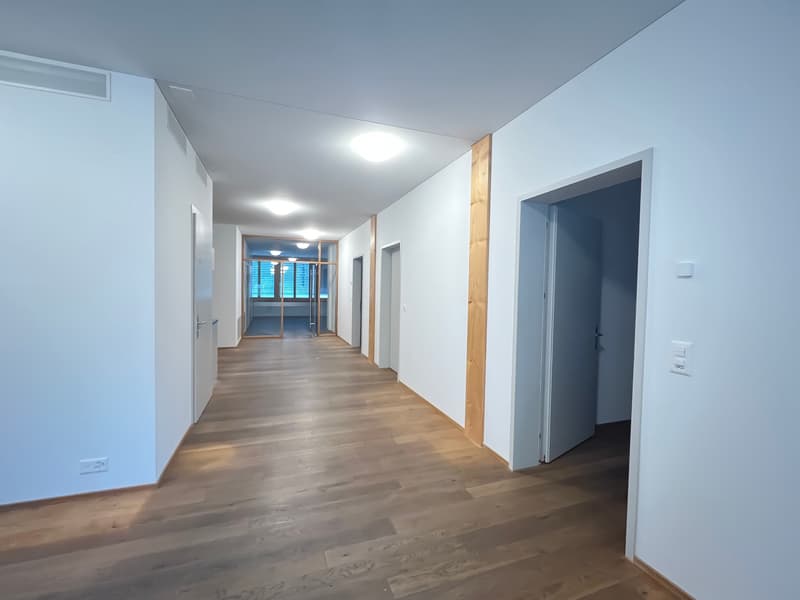 Praxis-/Therapieräume ideal für medizinische Behandlungen (11)