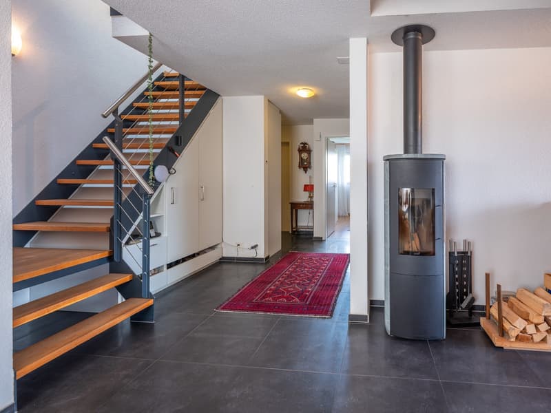 Moderne 4 1/2-Zimmer-Maisonette-Wohnung mit Schwedenofen und grossem Balkon (4)