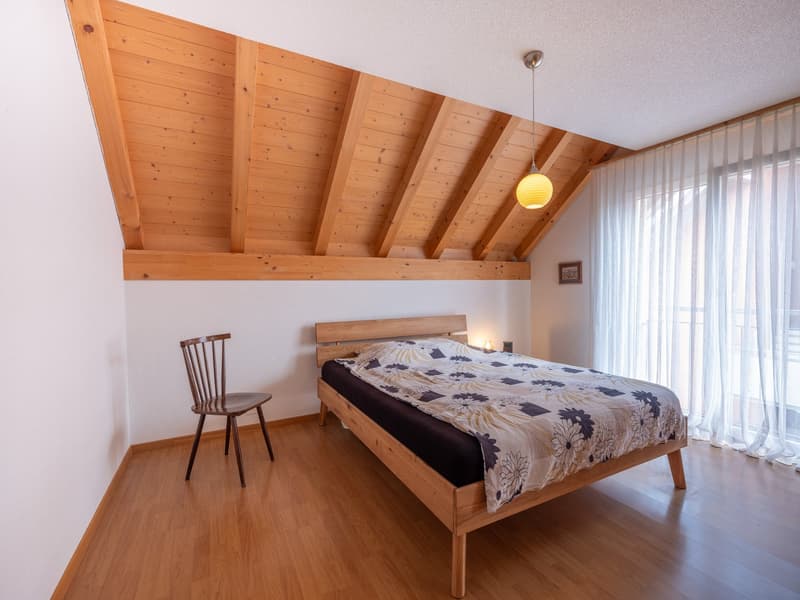 Moderne 4 1/2-Zimmer-Maisonette-Wohnung mit Schwedenofen und grossem Balkon (12)