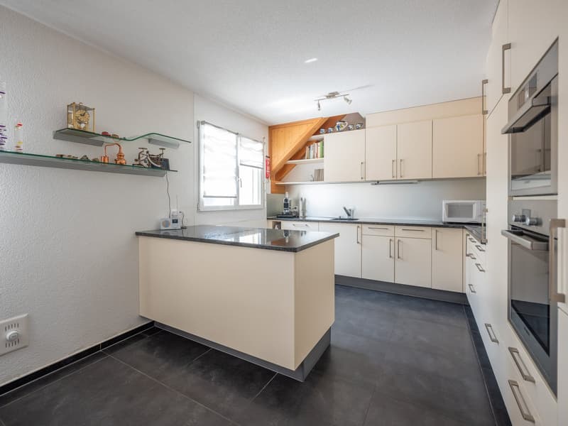 Moderne 4 1/2-Zimmer-Maisonette-Wohnung mit Schwedenofen und grossem Balkon (5)