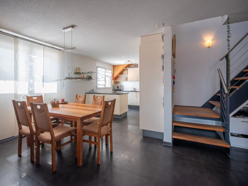 Moderne 4 1/2-Zimmer-Maisonette-Wohnung mit Schwedenofen und grossem Balkon (2)