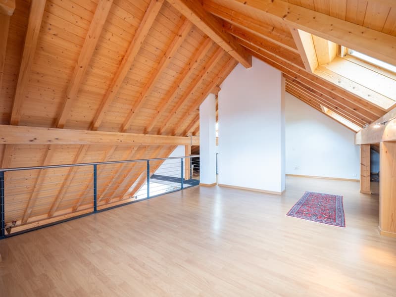 Moderne 4 1/2-Zimmer-Maisonette-Wohnung mit Schwedenofen und grossem Balkon (10)