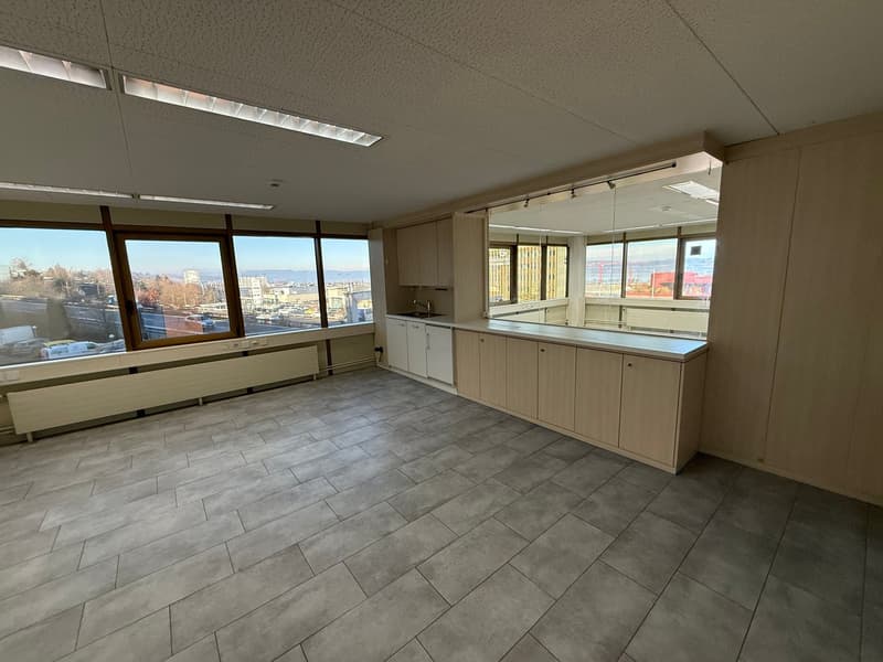 Exklusive Büroräumlichkeiten mit schönem Ausblick in Freienbach (14)
