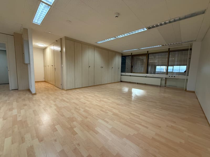 Exklusive Büroräumlichkeiten mit schönem Ausblick in Freienbach (10)