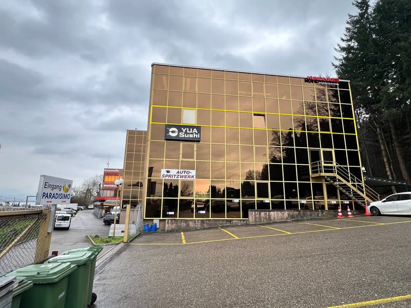 Exklusive Büroräumlichkeiten mit schönem Ausblick in Freienbach (1)