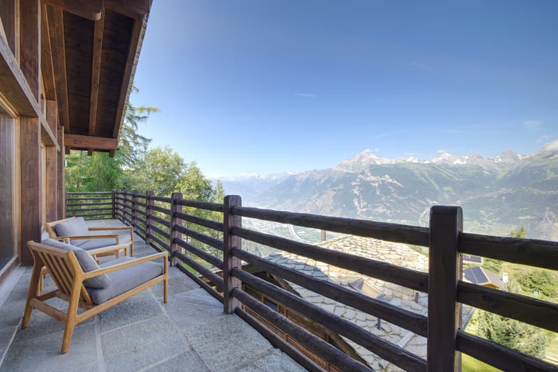 Chalet d'exception avec vue panoramique et ascenseur privatif (5)