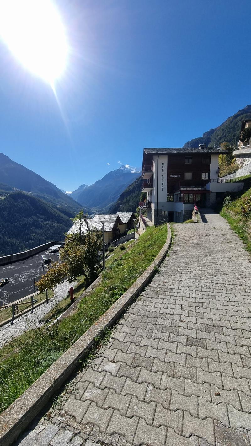 Hotel-Restaurant mit 6 Zimmern & 5.5-Zi-Wohnung – sonnige Aussichtslage 20 Min. von Visp (1)