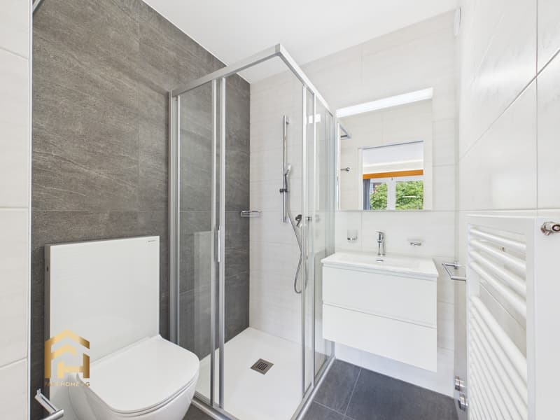Beispiel-Etage: umgebautes Hotelzimmer - Badezimmer