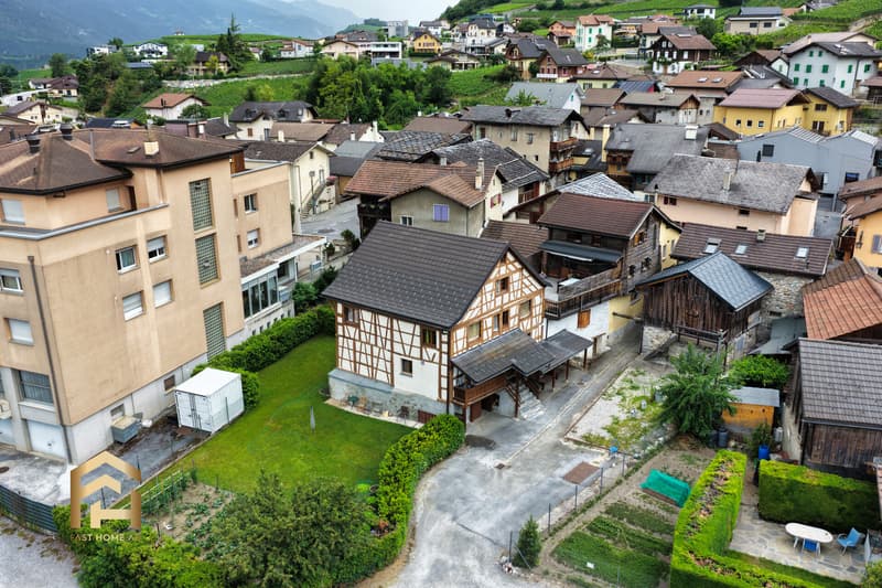 Viel Platz, viel Charme, viele Möglichkeiten Haus mit 3 Wohneinheite (1)