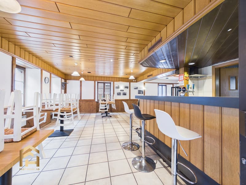 Restaurant mit Bar EG