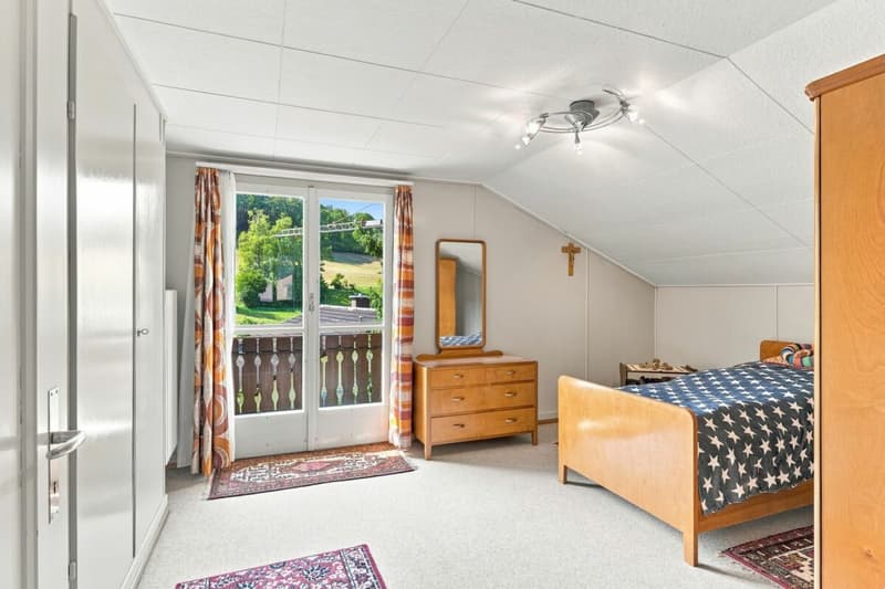 6½-Zimmer-Einfamilienhaus an ruhiger und sonniger Lage in der Tempo-30-Zone (11)