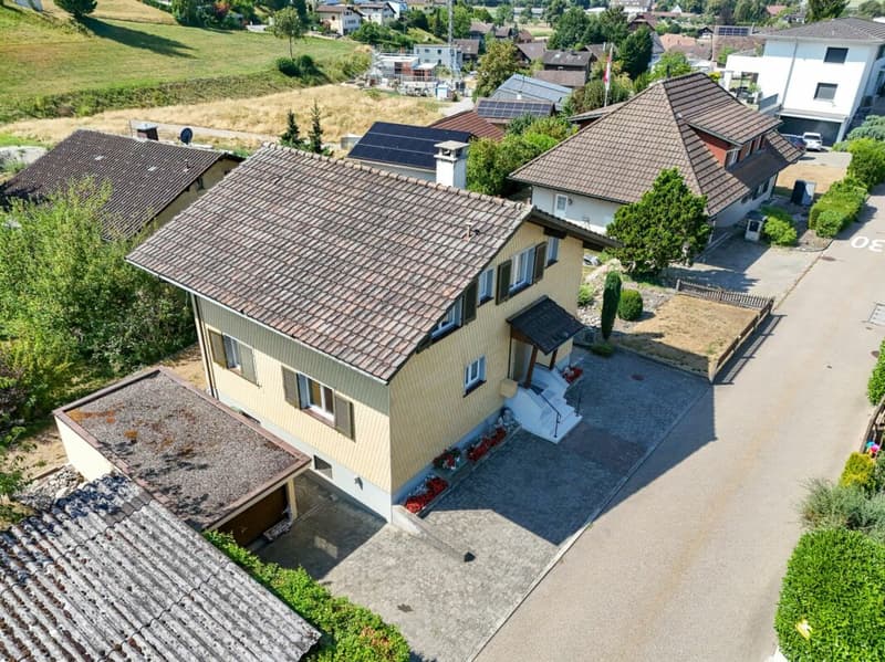 6½-Zimmer-Einfamilienhaus an ruhiger und sonniger Lage in der Tempo-30-Zone (3)
