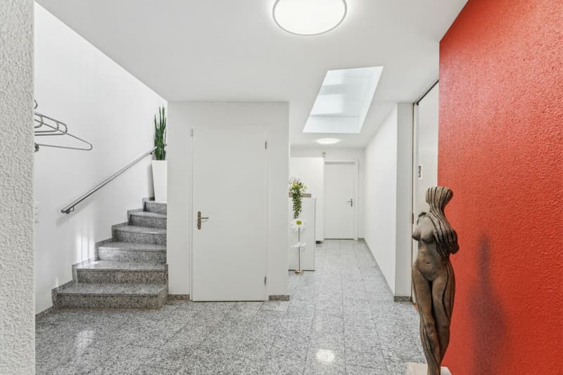 Modern. Grosszügig. Einzigartig. 7½-Zimmer-Einfamilienhaus mit Pool (7)