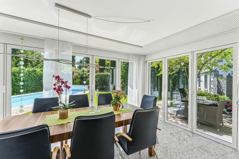 Modern. Grosszügig. Einzigartig. 7½-Zimmer-Einfamilienhaus mit Pool (12)