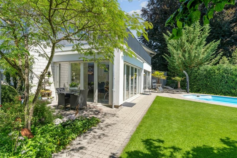 Modern. Grosszügig. Einzigartig. 7½-Zimmer-Einfamilienhaus mit Pool (4)