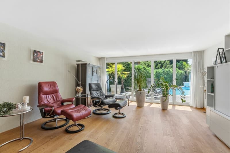 Modern. Grosszügig. Einzigartig. 7½-Zimmer-Einfamilienhaus mit Pool (8)