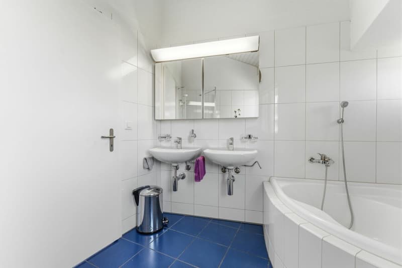 Modern. Grosszügig. Einzigartig. 7½-Zimmer-Einfamilienhaus mit Pool (19)