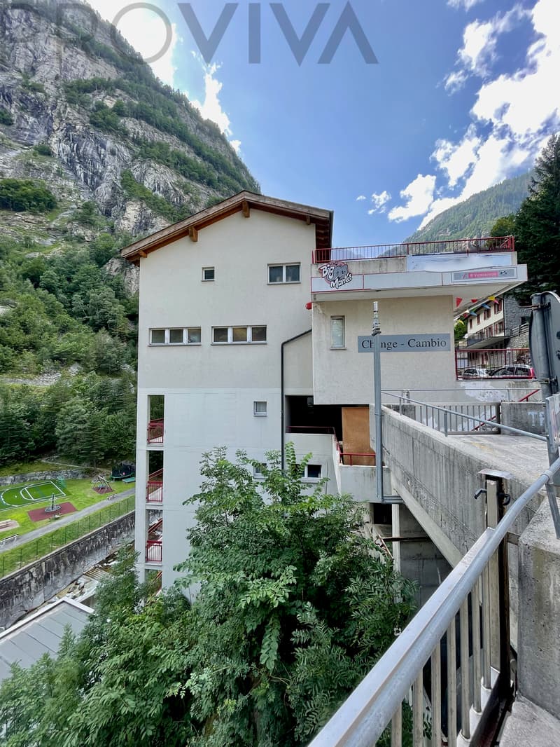 Immeuble commercial et résidentiel avec grand potentiel à la frontière (2)