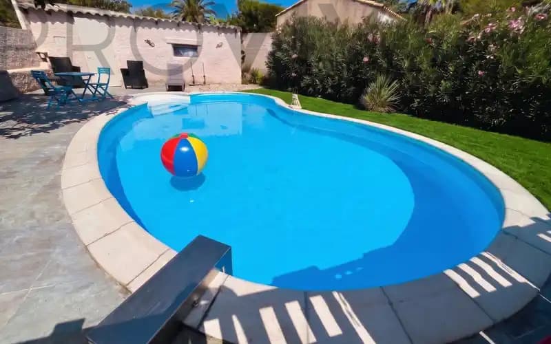 Exklusives mediterranes Wohnparadies mit Pool und Privatsphäre (1)