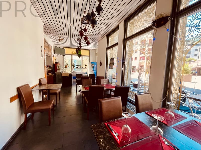 Einziges Café-Restaurant der Stadt mit einem konformen Raucherbereich! (4)