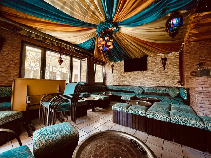 Einziges Café-Restaurant der Stadt mit einem konformen Raucherbereich! (1)