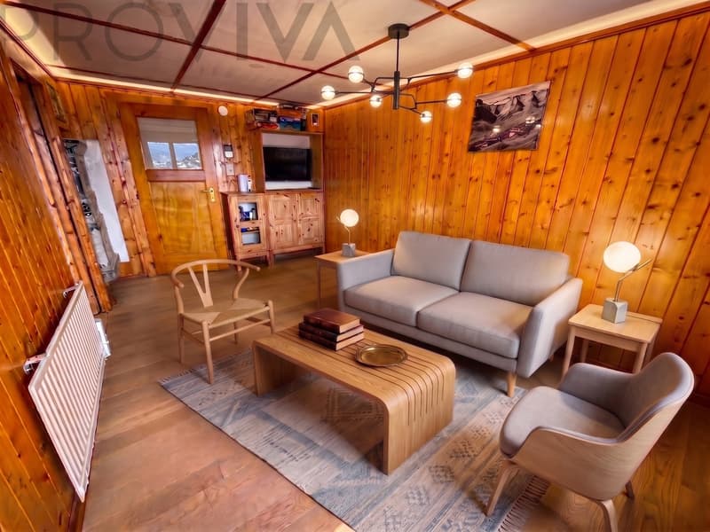 Stube mit Schlafzimmer zusammenlegbar / Salon pouvant être réunie avec la chambre à coucher