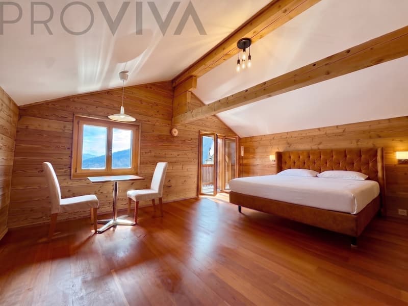 Schlafzimmer mit Balkon im OG / Chambre avec balcon à l'étage