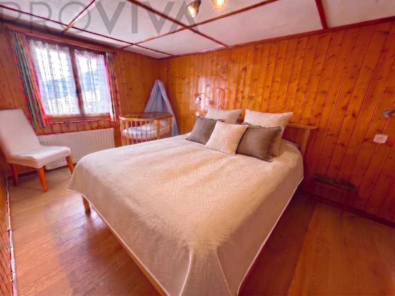 Schlafzimmer mit Stube zusammenlegbar / Chambre à coucher pouvant être réunie au salon