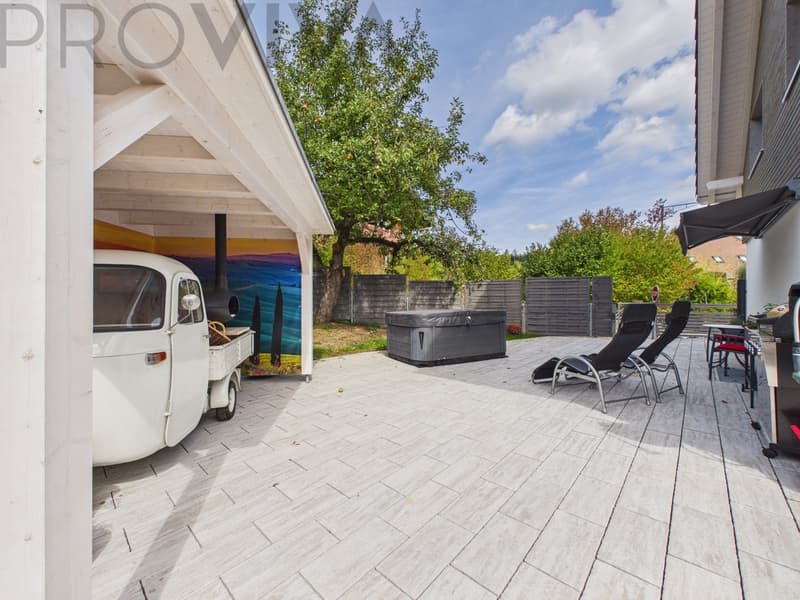 Modernes neues Haus mit grosszügigem Aussenbereich und viel Platz (4)