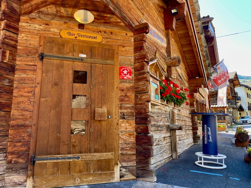 Ganzjährig beliebtes Restaurant mit Wohnung und Dent-Blanche-Blick (1)