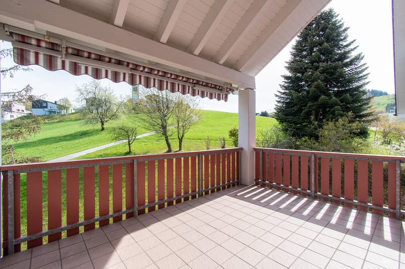 Attraktive 5.5 Zimmer-Maisonette-Wohnung mit Balkon (8)
