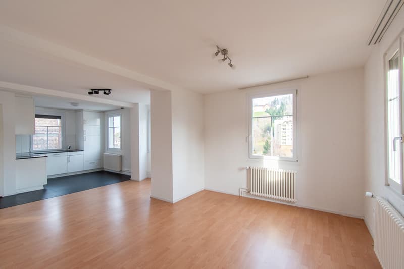 Sonnige 3.5 Zimmer-Wohnung mit Ausblick (2)