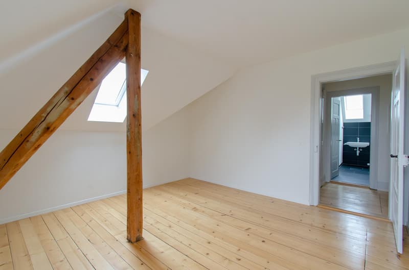 Charmvolle 4.5 Zimmer-Dachwohnung (9)