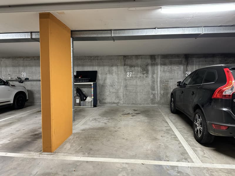 Tiefgaragenplatz in Wohnüberbauung (1)