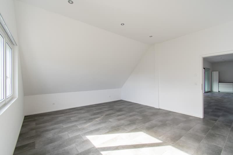 Hochwertige 2.5 Zimmer-Wohnung mit Loggia (10)
