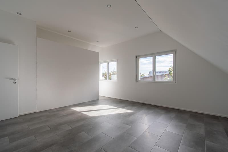 Hochwertige 2.5 Zimmer-Wohnung mit Loggia (9)