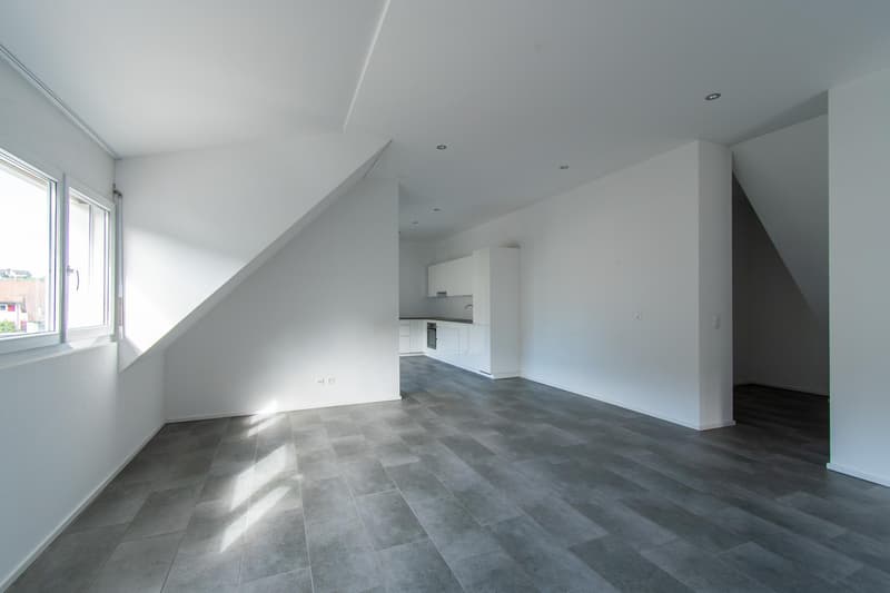 Hochwertige 2.5 Zimmer-Wohnung mit Loggia (2)