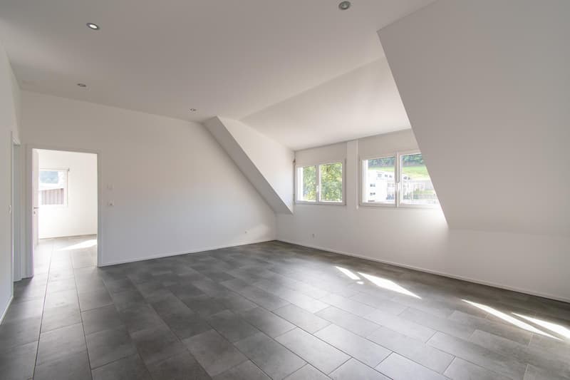 Hochwertige 2.5 Zimmer-Wohnung mit Loggia (7)