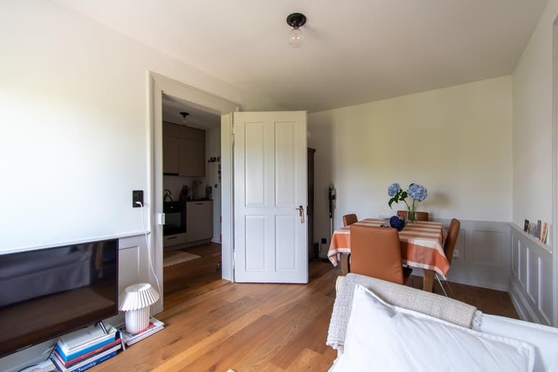 Hochwertige und stilvolle 2.5 Zimmer-Wohnung mit Balkon (12)