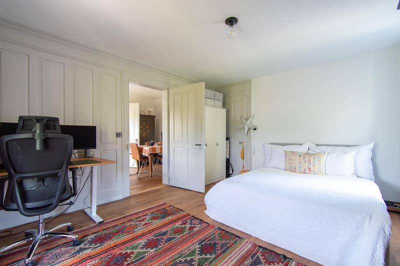 Hochwertige und stilvolle 2.5 Zimmer-Wohnung mit Balkon (9)