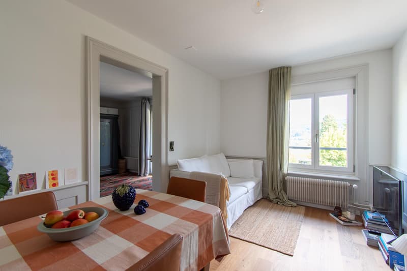Hochwertige und stilvolle 2.5 Zimmer-Wohnung mit Balkon (11)