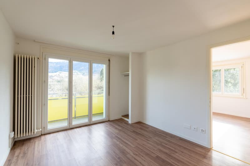 Rénové et lumineux 2.5 pièces avec balcon (6)