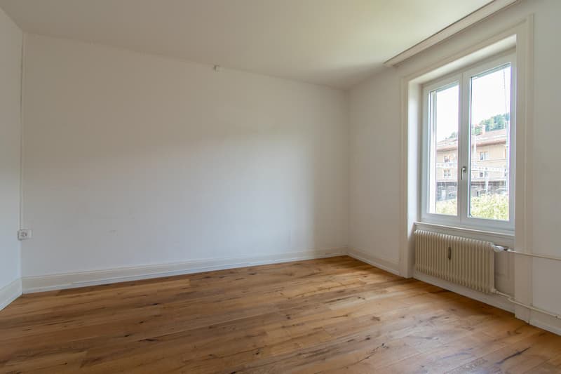 Grosszügige 4 Zimmer-Wohnung mit Balkon an zentraler Lage (7)