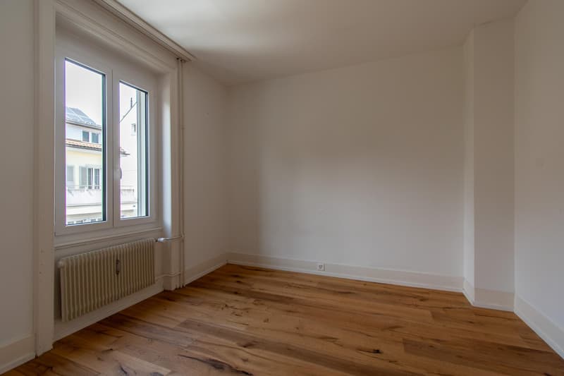 Grosszügige 4 Zimmer-Wohnung mit Balkon an zentraler Lage (11)