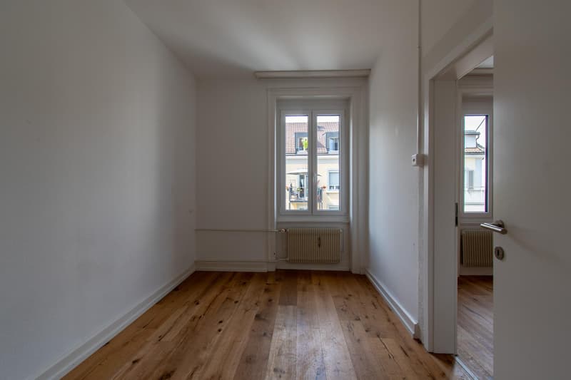 Grosszügige 4 Zimmer-Wohnung mit Balkon an zentraler Lage (10)