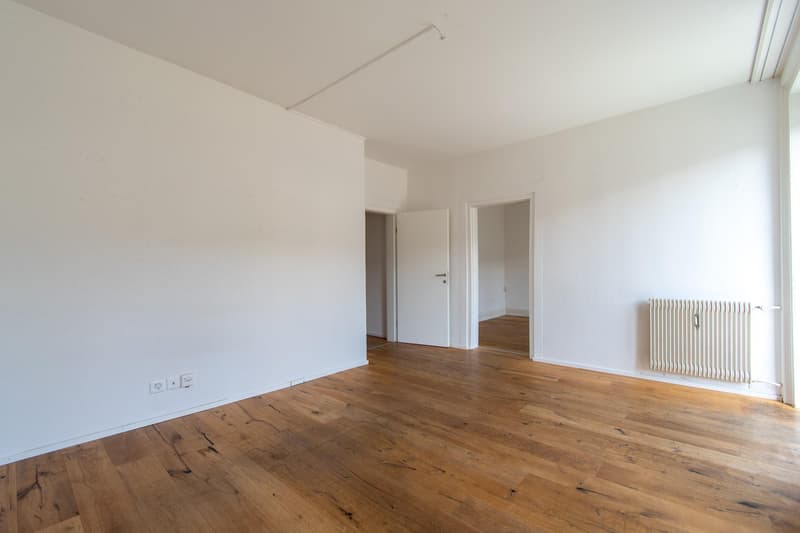 Grosszügige 4 Zimmer-Wohnung mit Balkon an zentraler Lage (4)